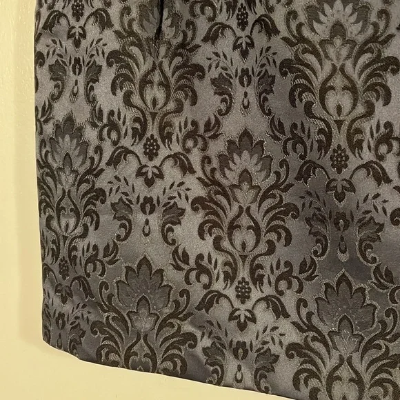 Ann Taylor gray damask skirt with pockets! - Picture 3 of 8